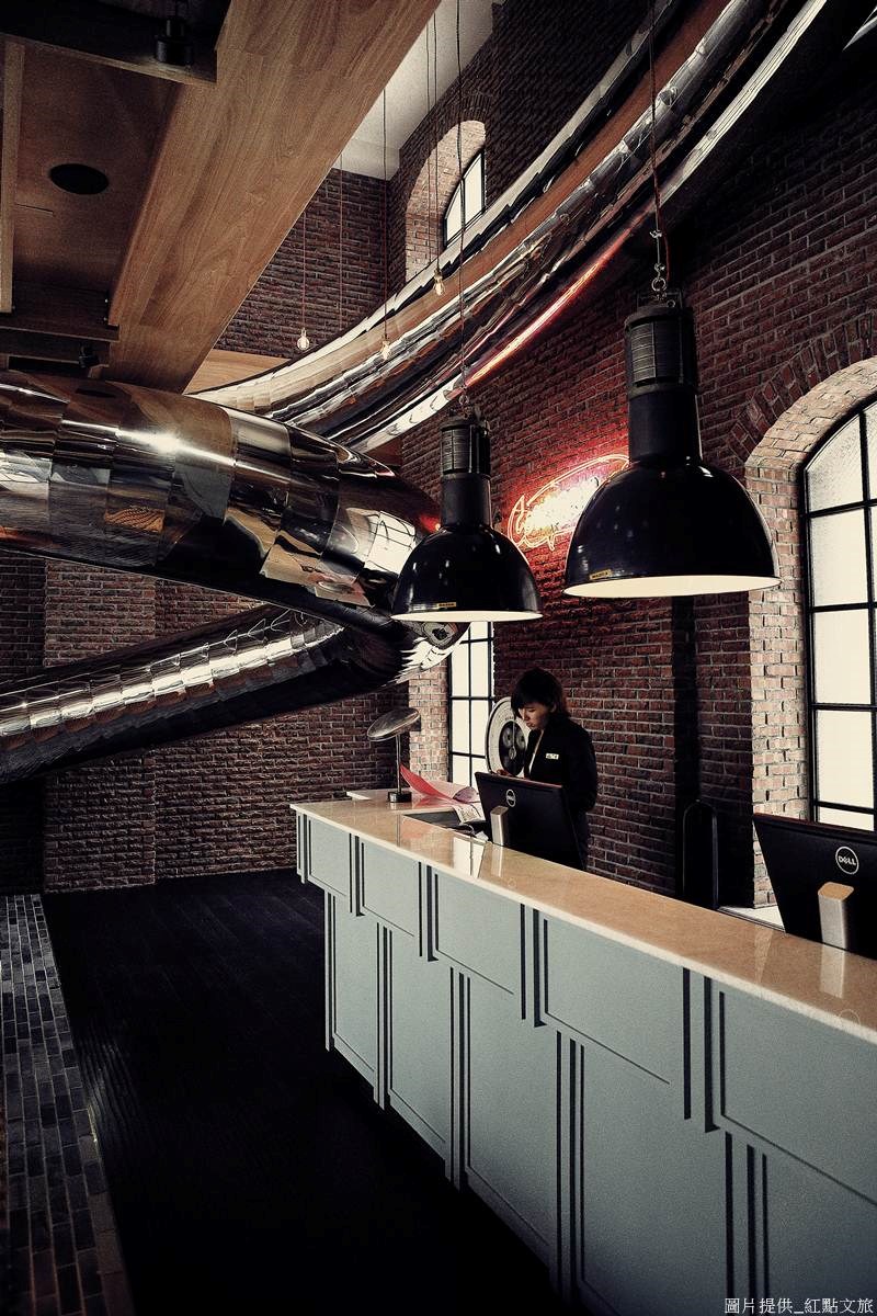 位於台中市區，六月下旬剛開幕的台中紅點文旅，甫開幕